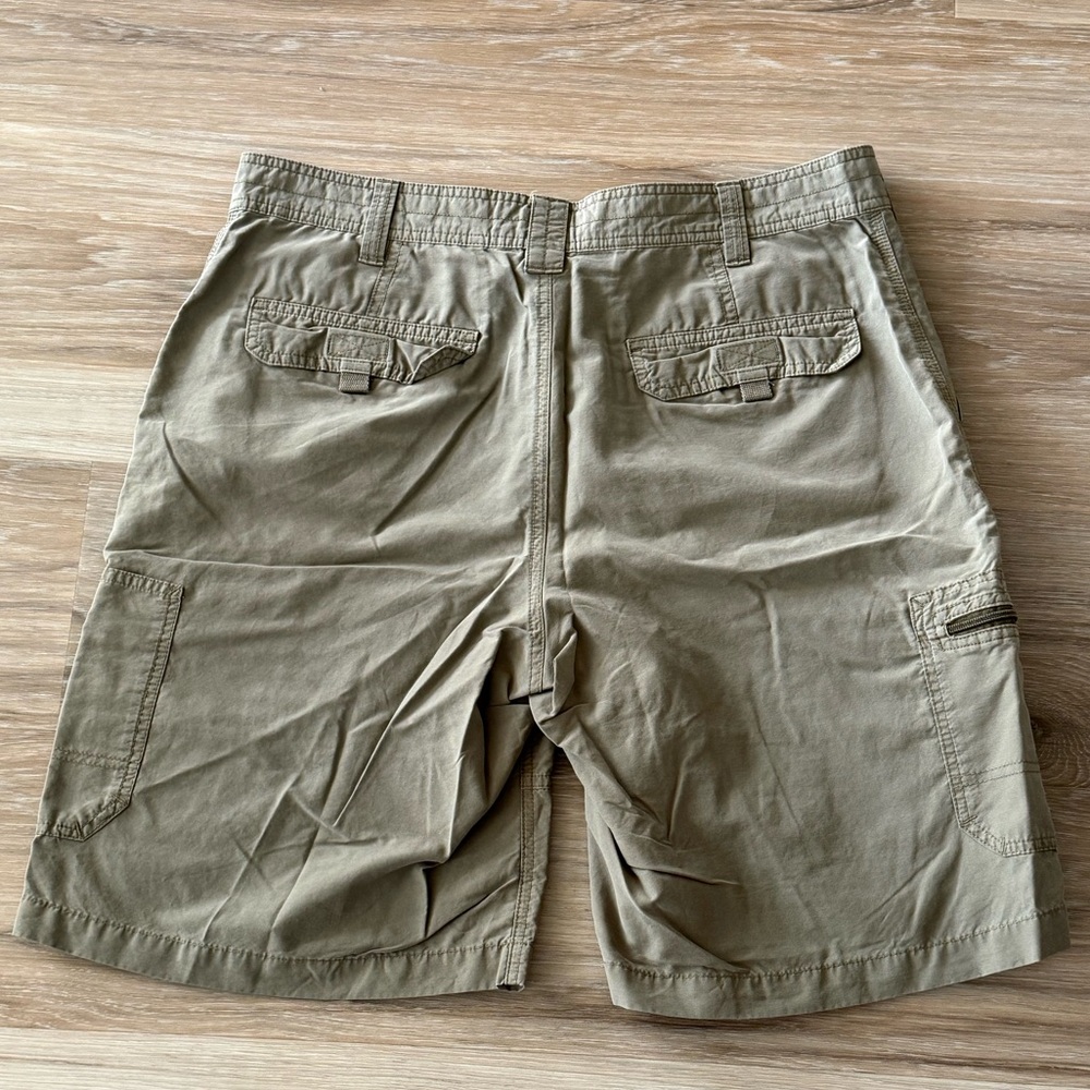 Van Heusen | Men's Olive Cargo Shorts - Picture 2 of 3